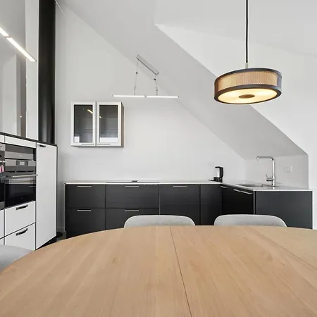 With Views Close To The Sea In Apartment *