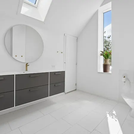 Appartement With Views Close To The Sea In